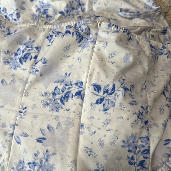 Stunning floral dress 🪻💫 - Picture 7 of 7